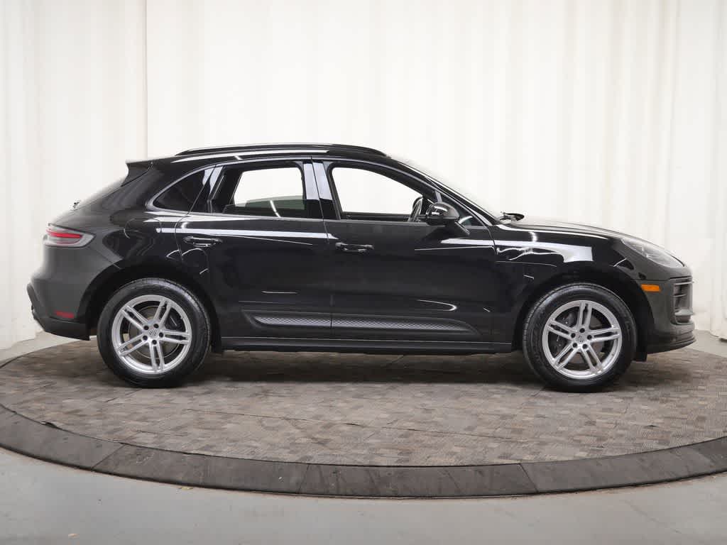 Thumbnail: 2025 Porsche Macan - 8