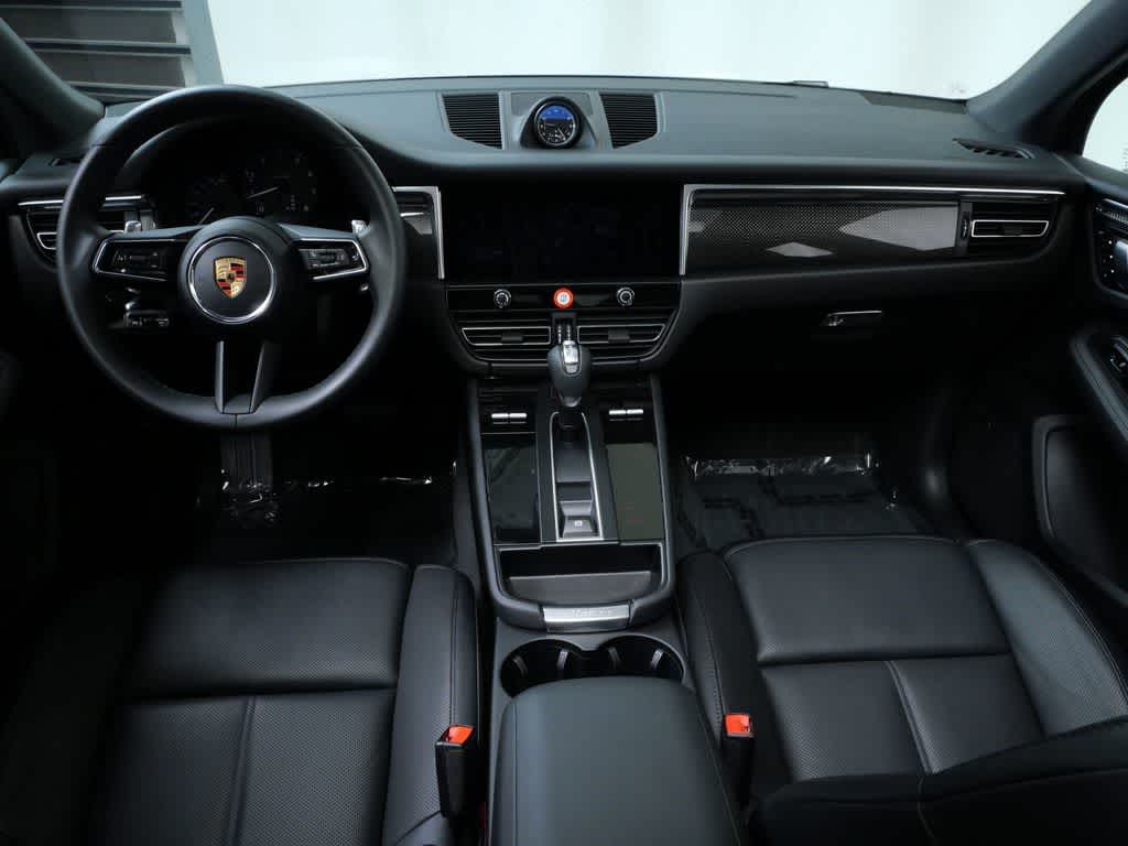 Thumbnail: 2025 Porsche Macan - 14