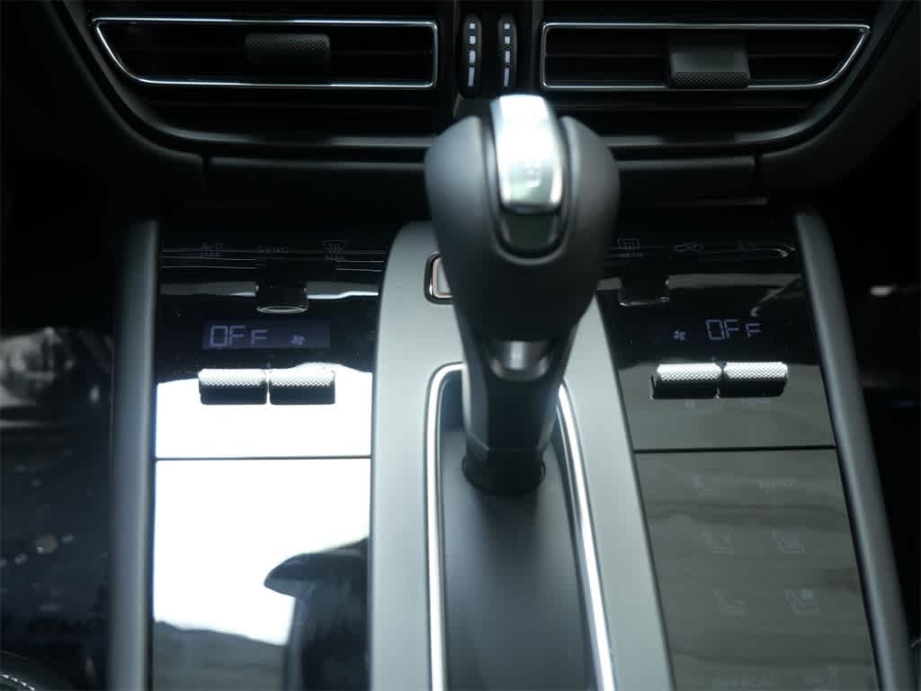 Thumbnail: 2026 Porsche Macan - 29