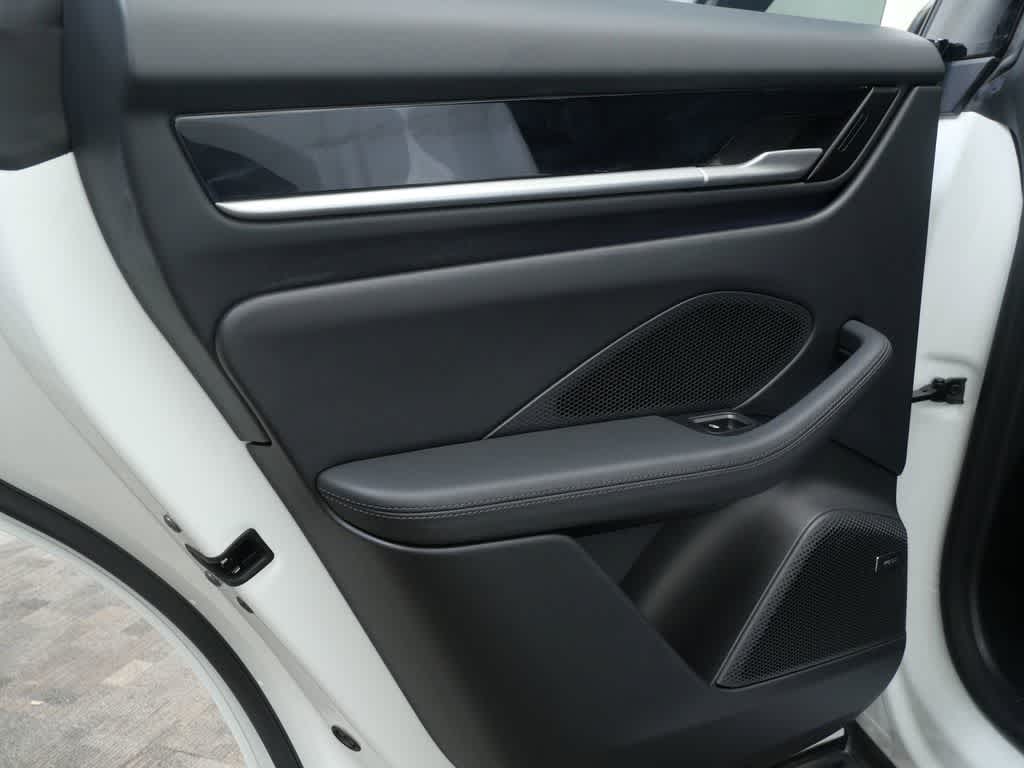 Thumbnail: 2024 Porsche Macan - 14