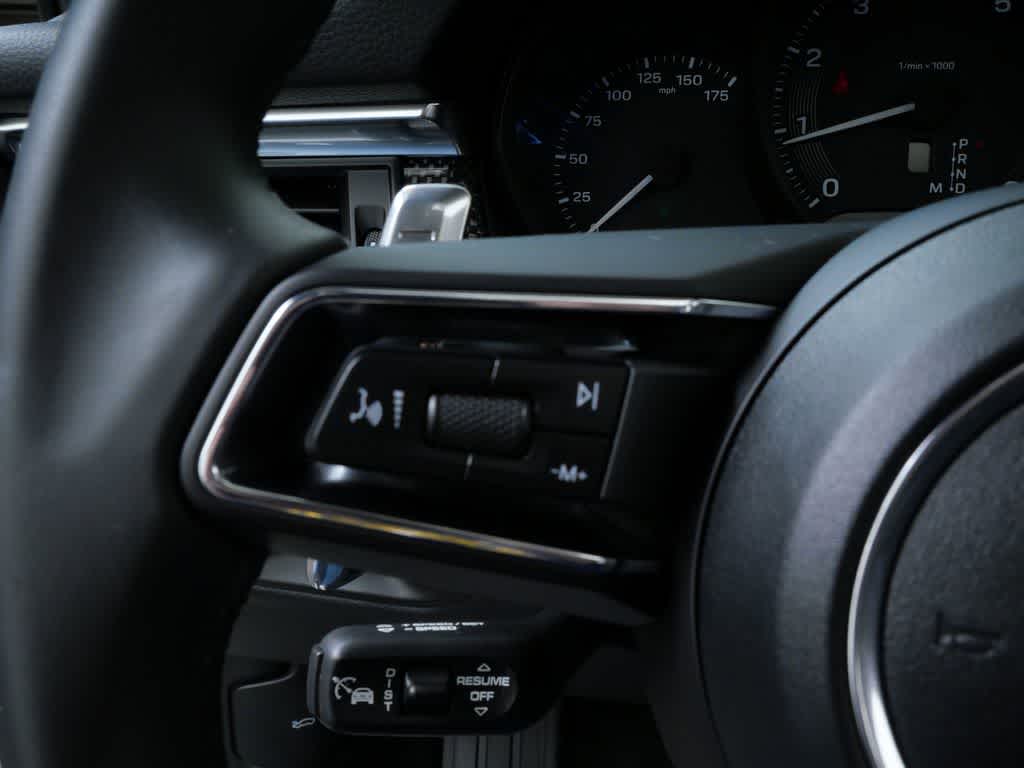 Thumbnail: 2025 Porsche Macan - 25