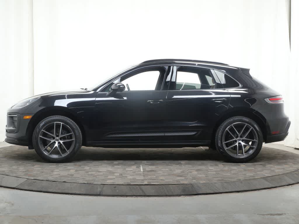 Thumbnail: 2025 Porsche Macan - 2