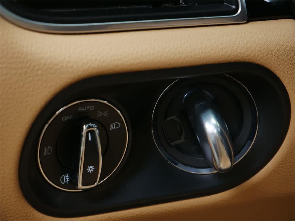 Thumbnail: 2018 Porsche Macan - 18