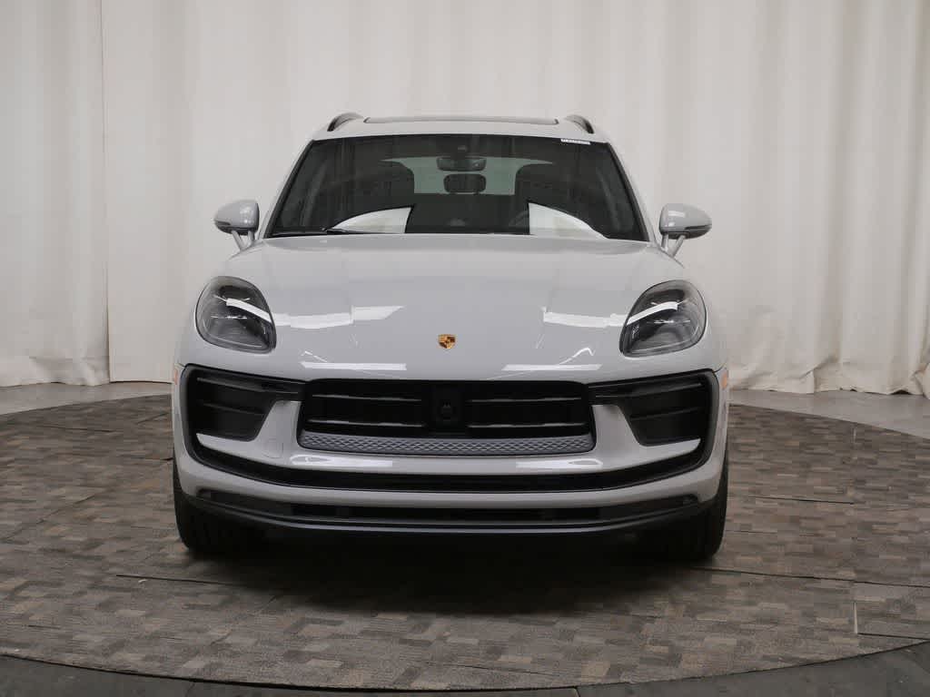 Thumbnail: 2026 Porsche Macan - 10