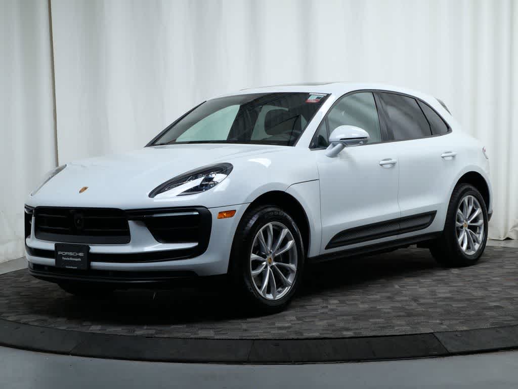Thumbnail: 2025 Porsche Macan - 1