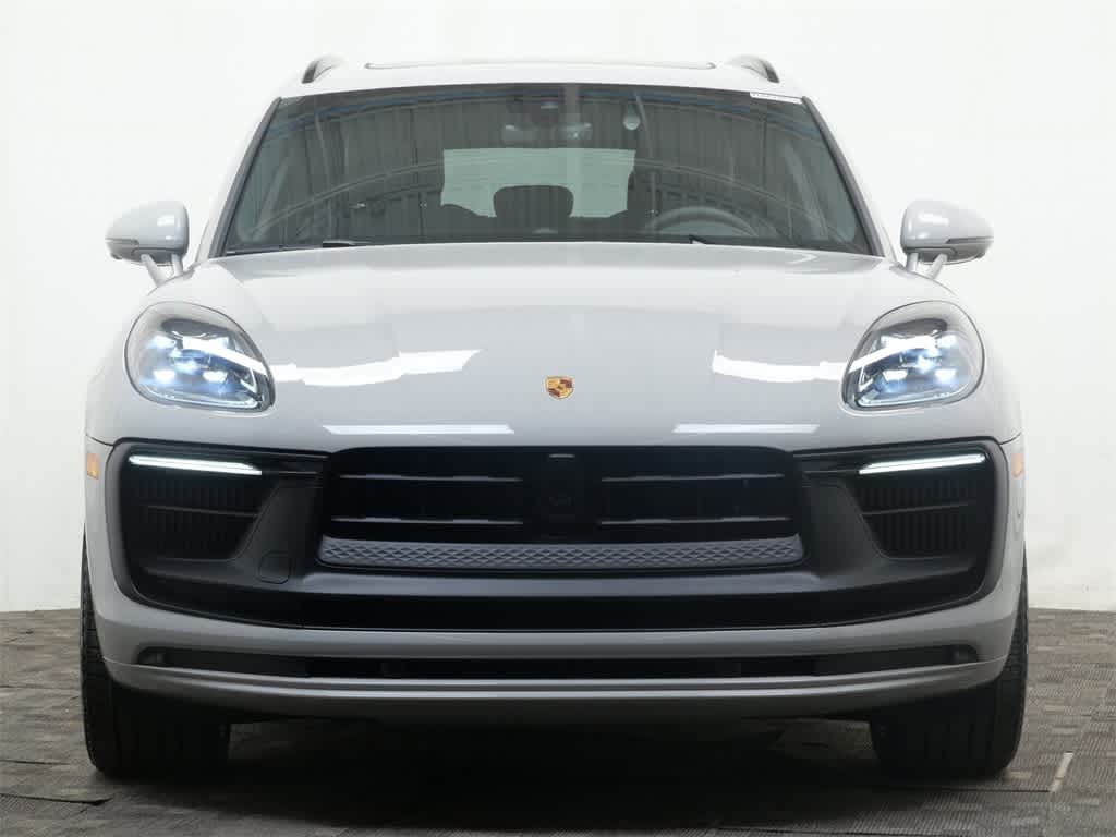 Thumbnail: 2026 Porsche Macan - 10