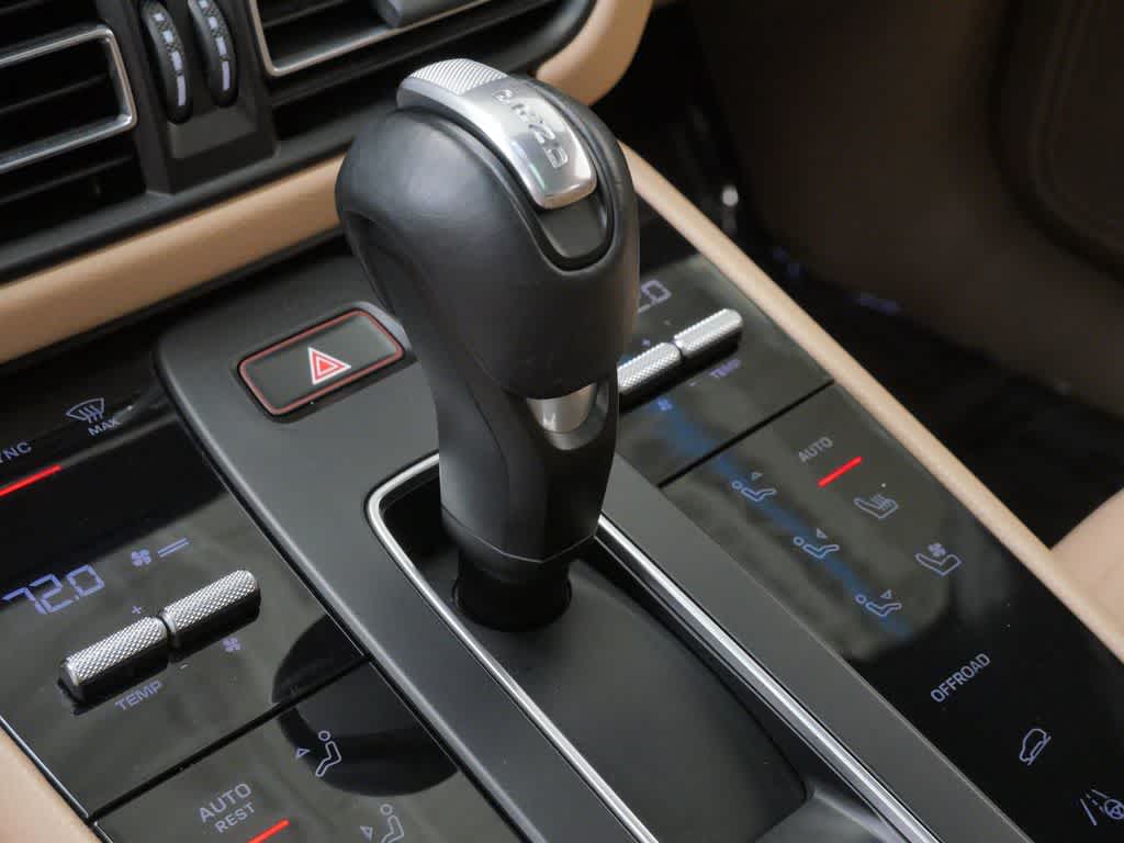 Thumbnail: 2023 Porsche Macan - 26