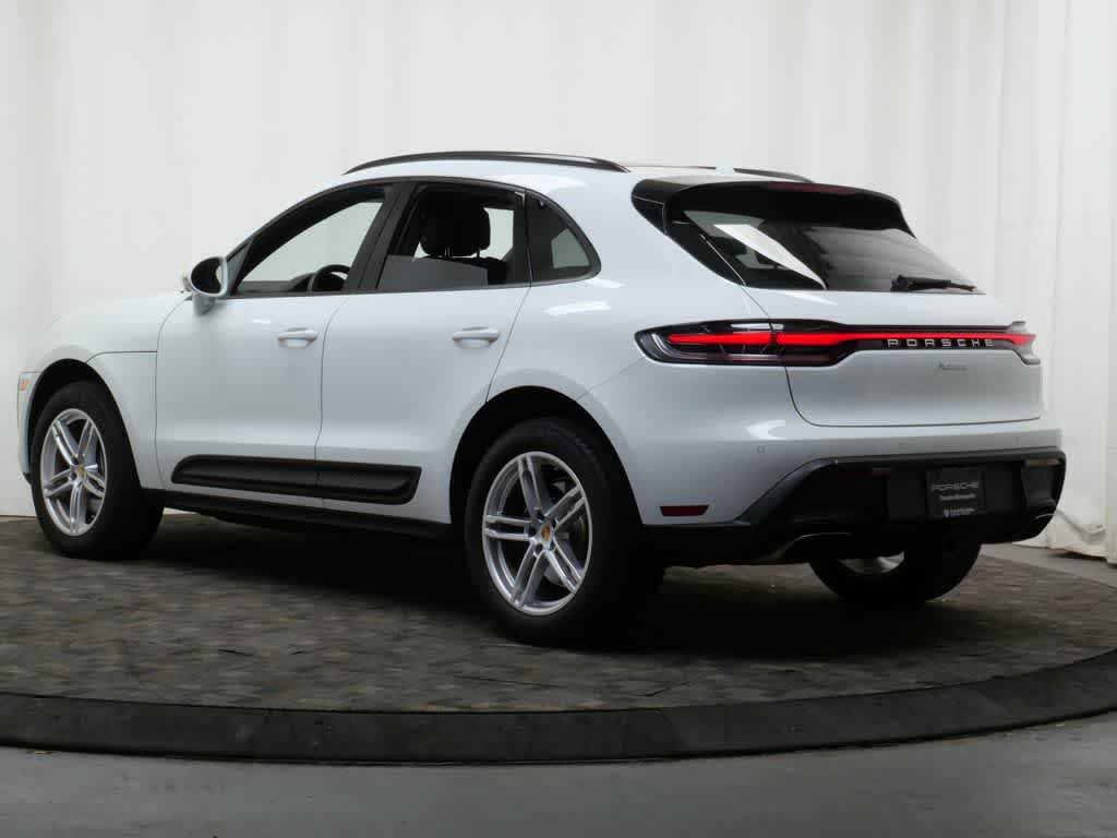 Thumbnail: 2025 Porsche Macan - 3