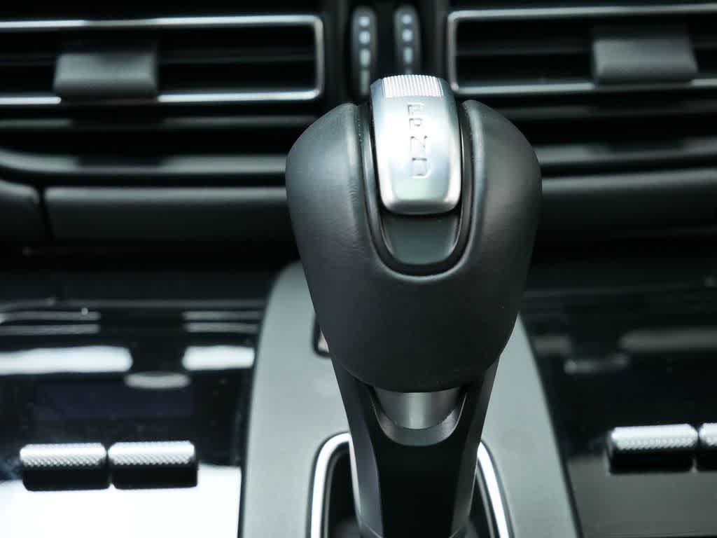 Thumbnail: 2025 Porsche Macan - 25