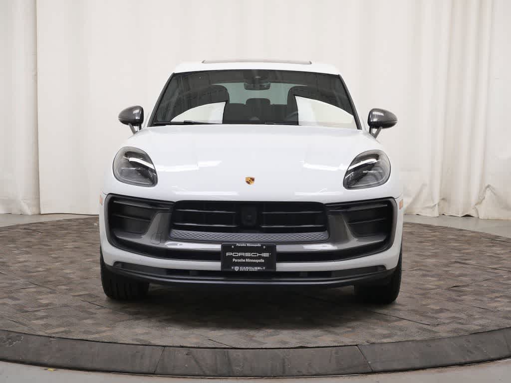 Thumbnail: 2023 Porsche Macan - 10