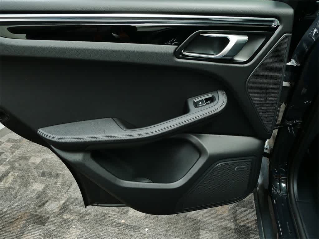 Thumbnail: 2025 Porsche Macan - 14