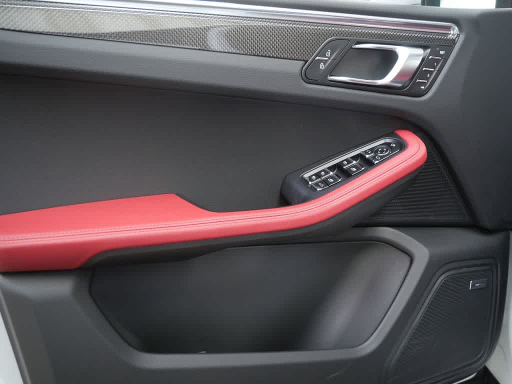 Thumbnail: 2025 Porsche Macan - 11