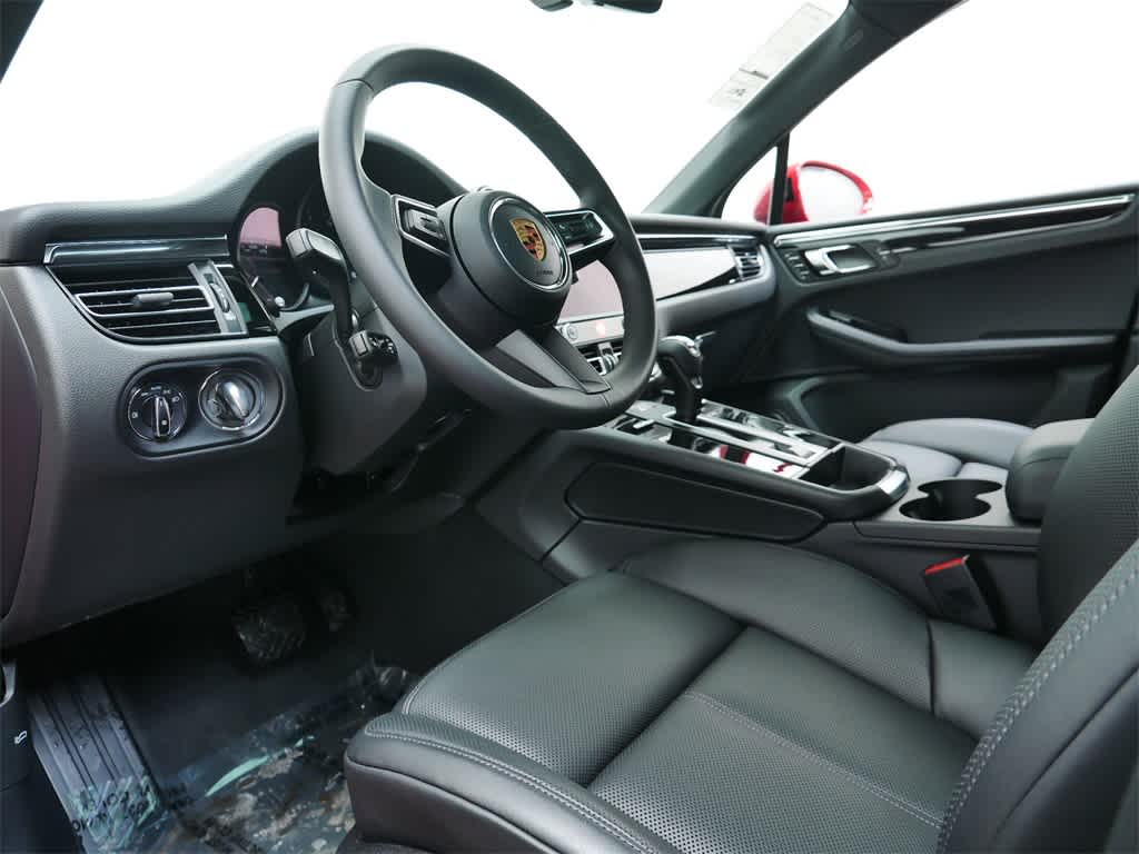 Thumbnail: 2026 Porsche Macan - 4