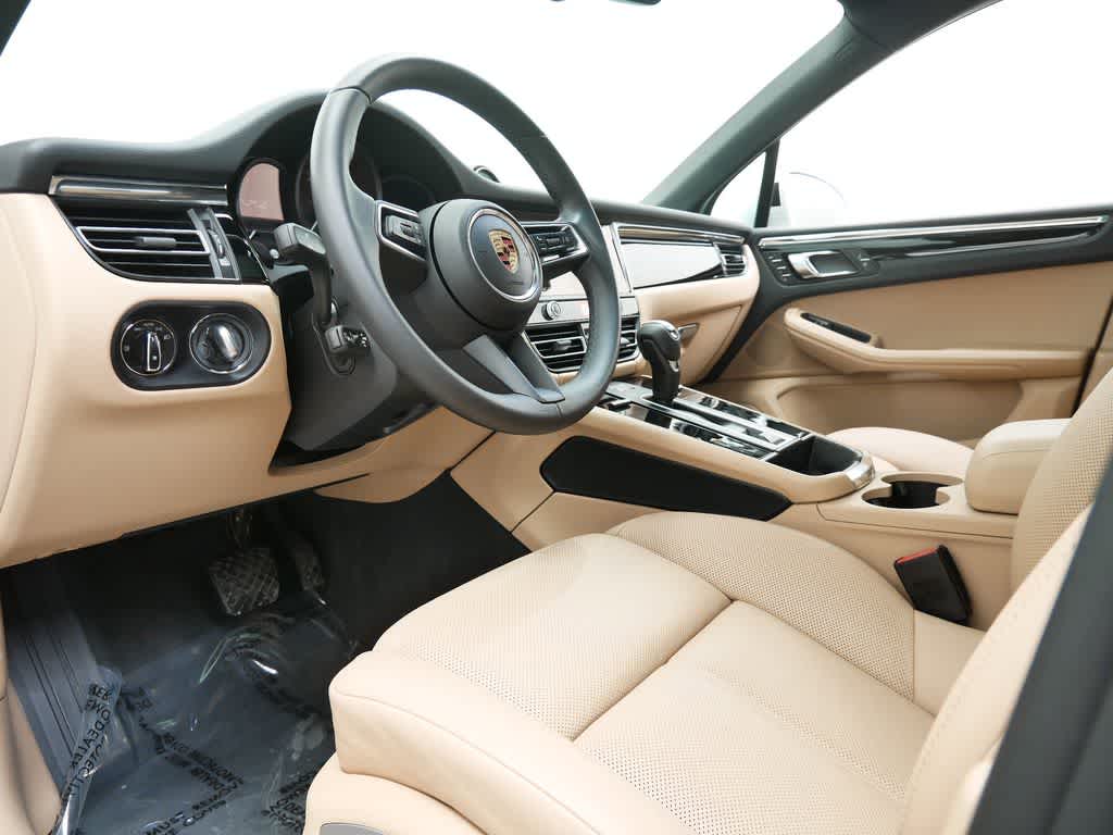 Thumbnail: 2025 Porsche Macan - 4