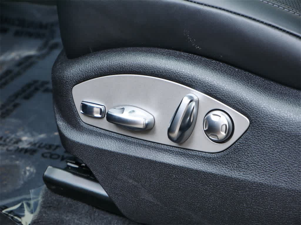 Thumbnail: 2026 Porsche Macan - 12