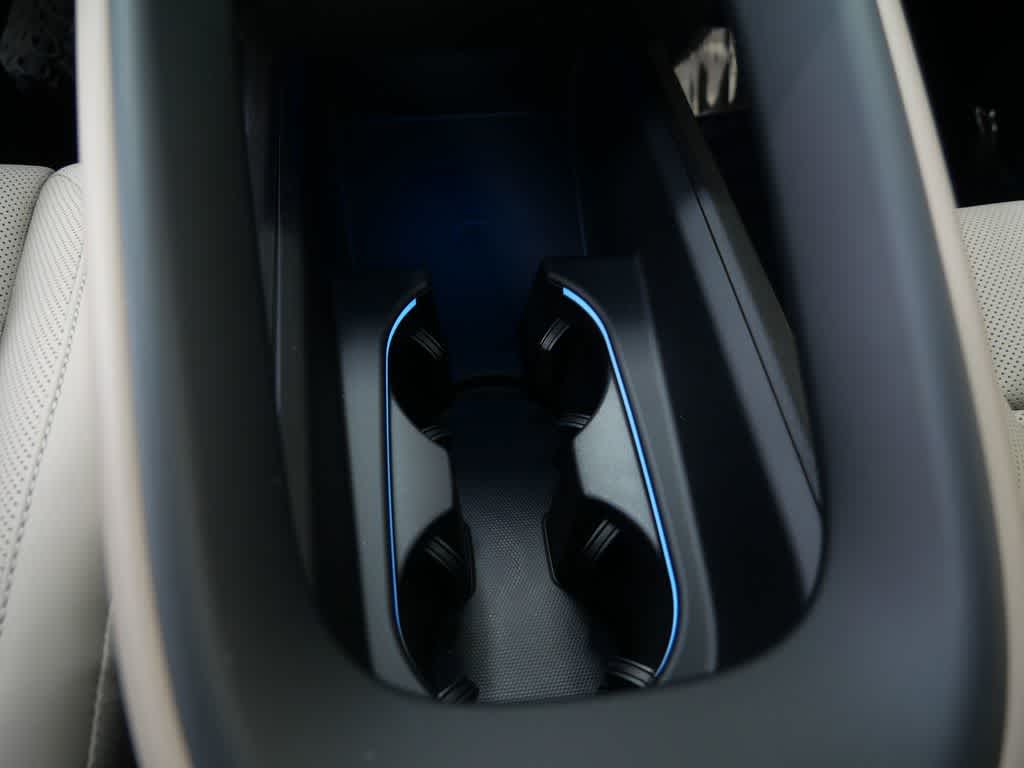 Thumbnail: 2026 Porsche Macan - 21