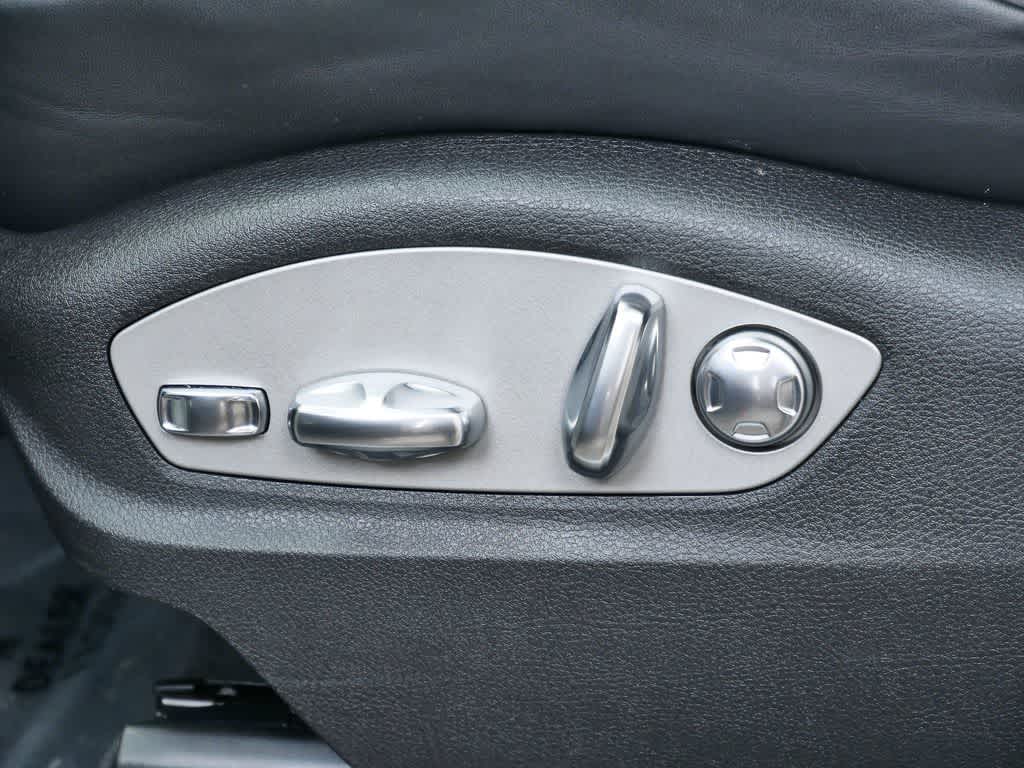 Thumbnail: 2025 Porsche Macan - 12