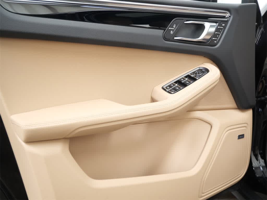 Thumbnail: 2026 Porsche Macan - 11