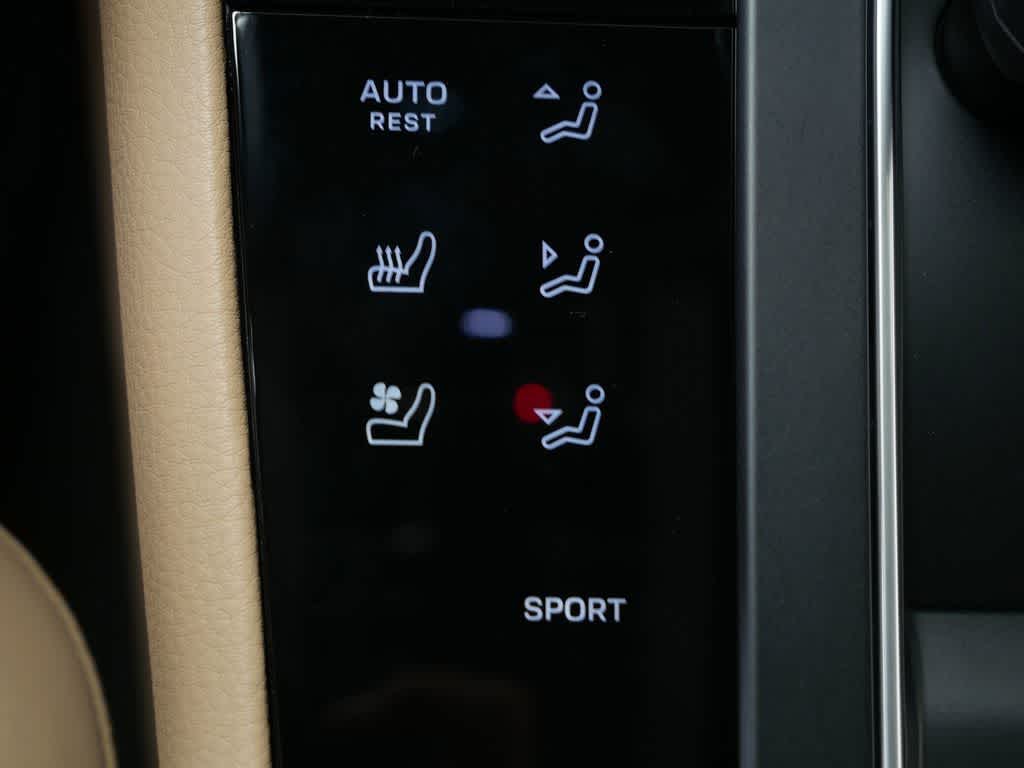 Thumbnail: 2026 Porsche Macan - 27