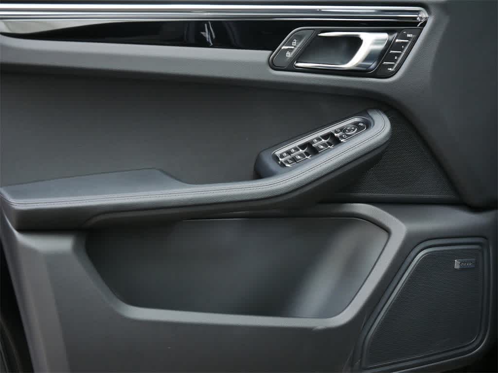 Thumbnail: 2026 Porsche Macan - 11