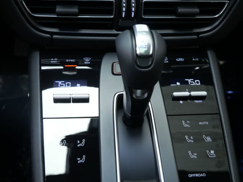 Thumbnail: 2026 Porsche Macan - 19