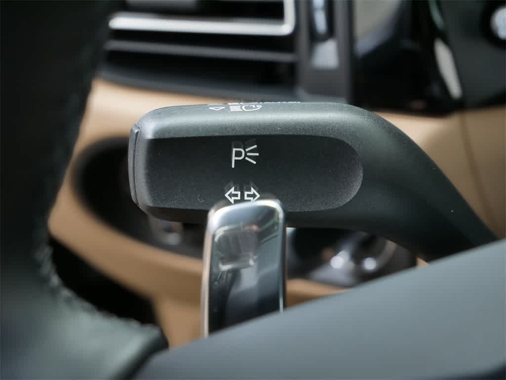 Thumbnail: 2025 Porsche Macan - 22