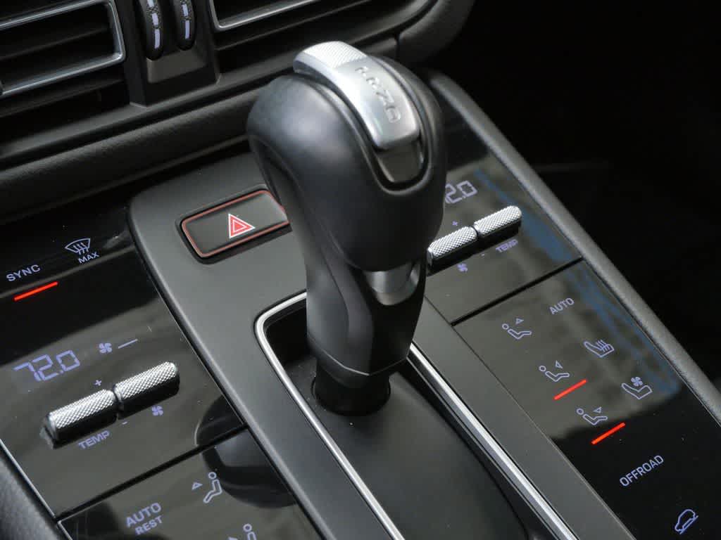 Thumbnail: 2023 Porsche Macan - 25