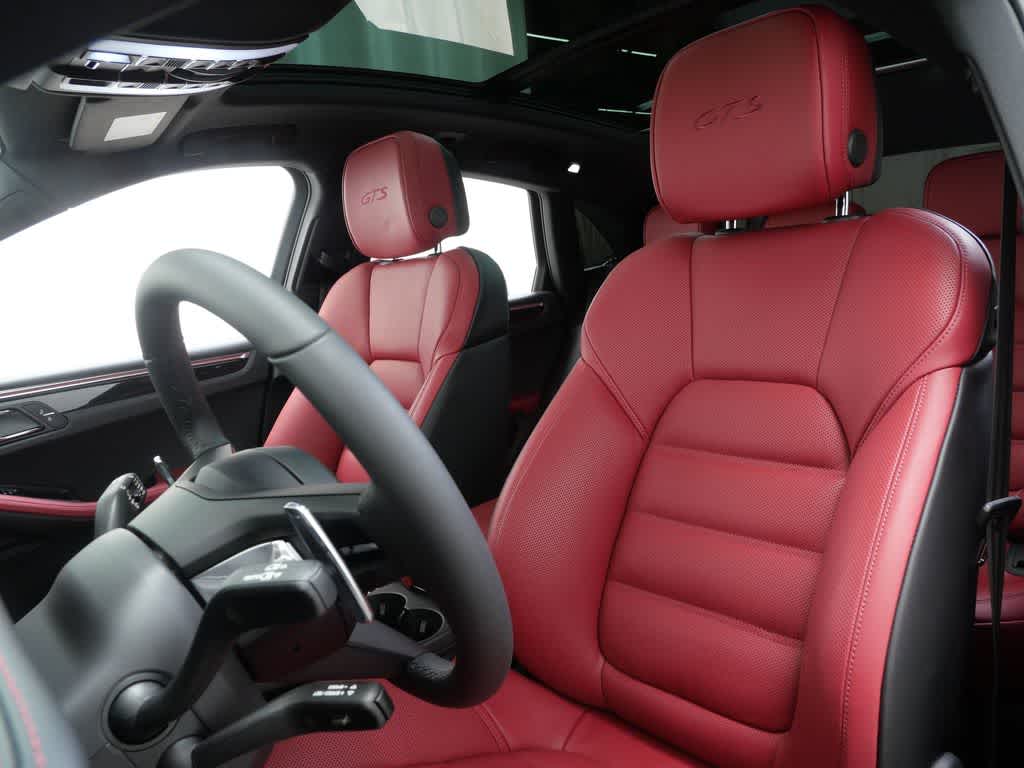 Thumbnail: 2026 Porsche Macan - 5