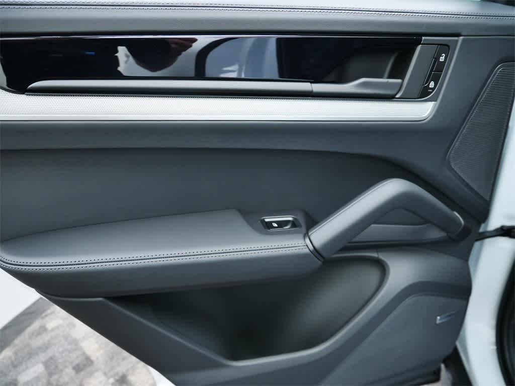 Thumbnail: 2025 Porsche Cayenne - 15