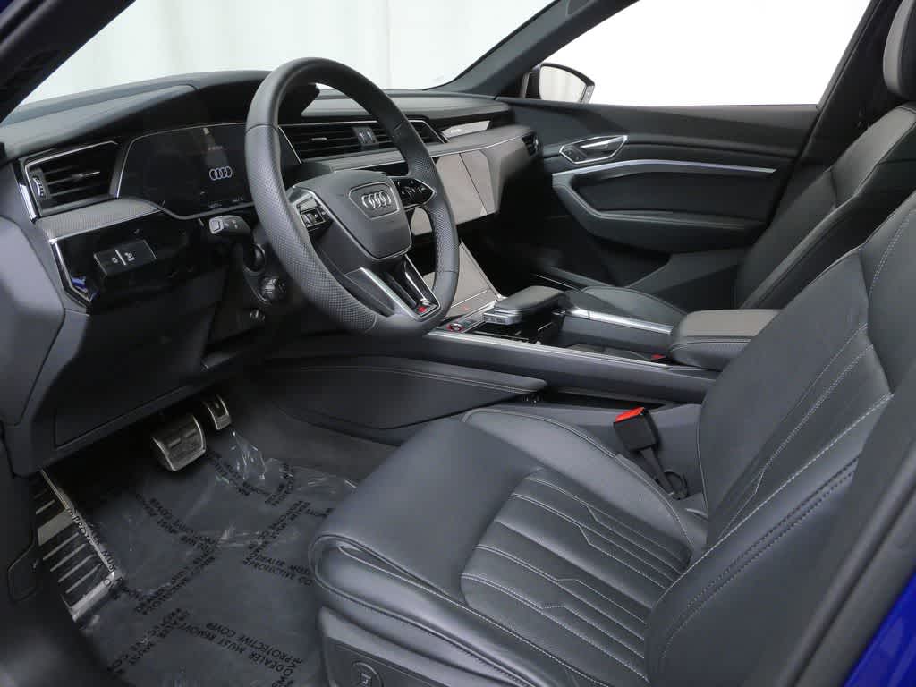 Thumbnail: 2024 Audi SQ8 e-tron - 4