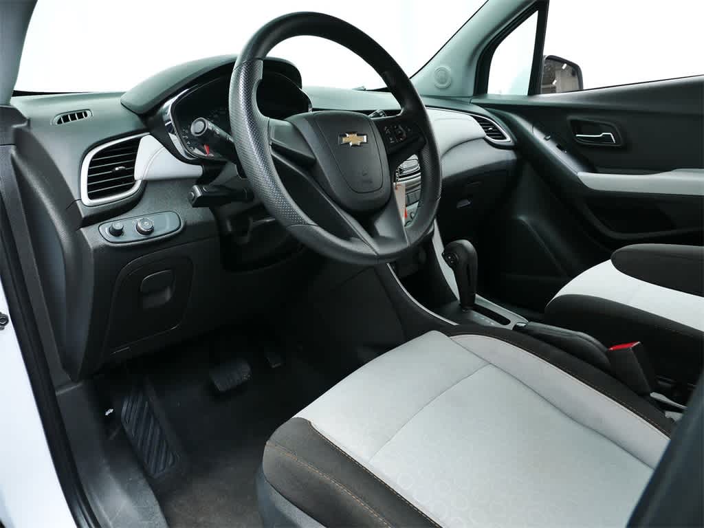 Thumbnail: 2017 Chevrolet Trax - 4