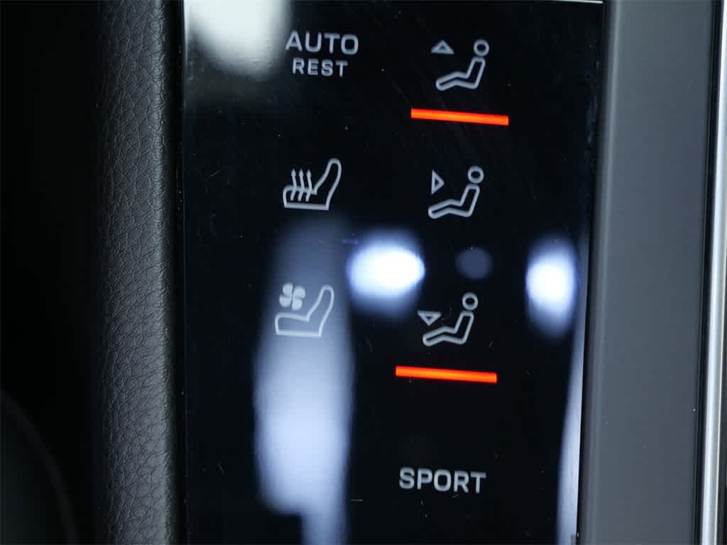 Thumbnail: 2025 Porsche Macan - 25