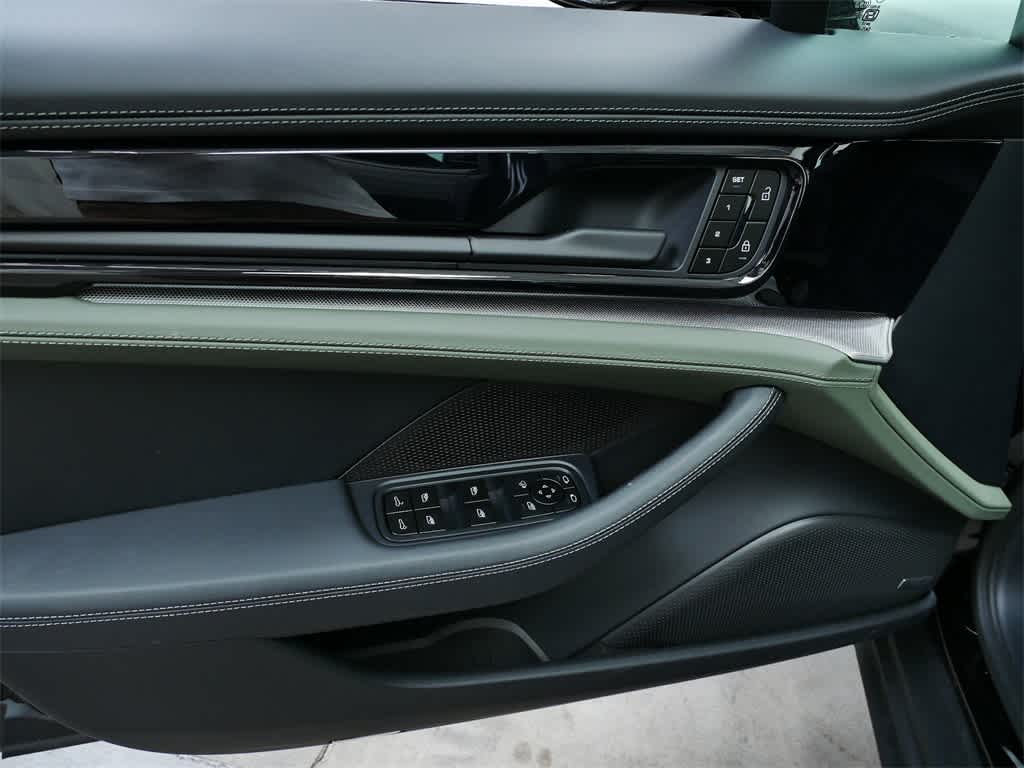Thumbnail: 2025 Porsche Panamera - 11