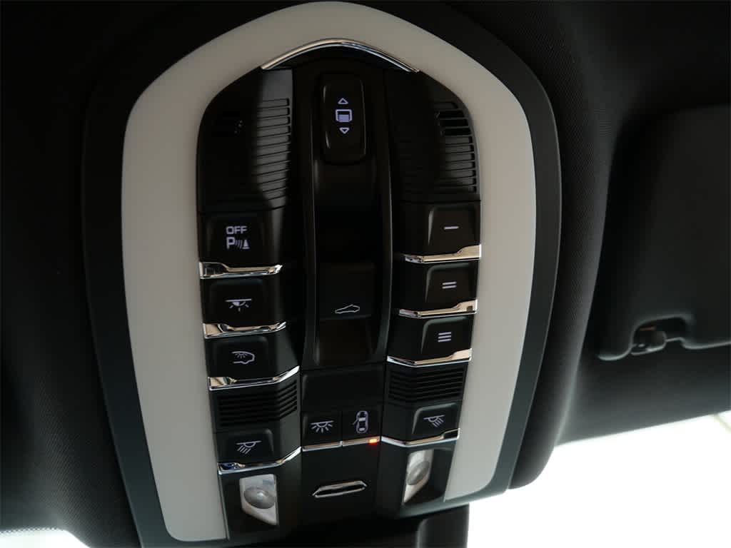 Thumbnail: 2026 Porsche Macan - 27