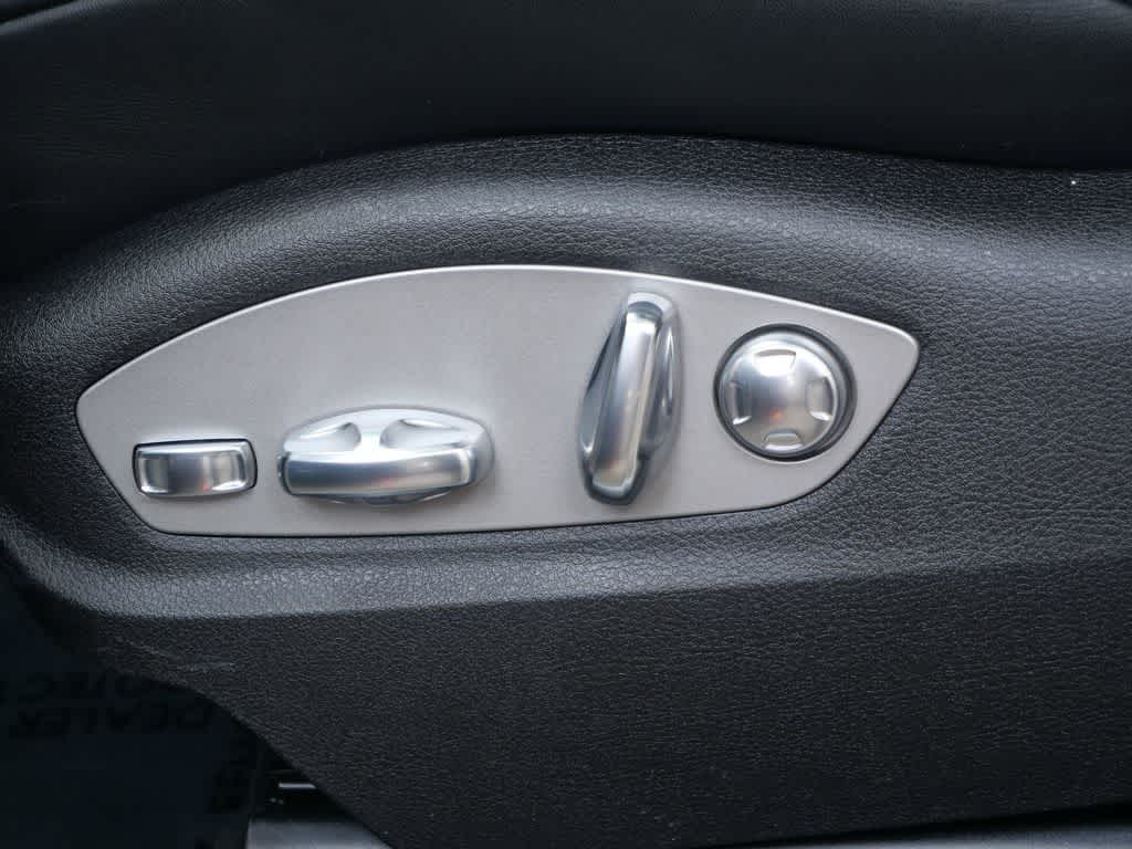 Thumbnail: 2026 Porsche Macan - 12