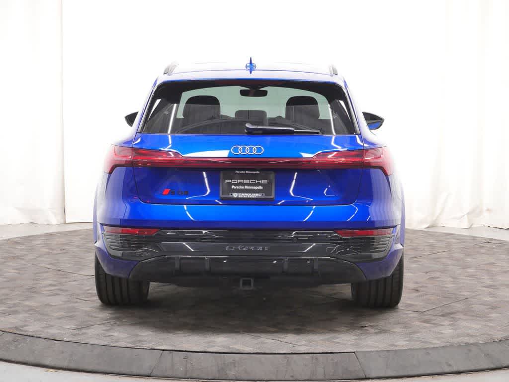 Thumbnail: 2024 Audi SQ8 e-tron - 6