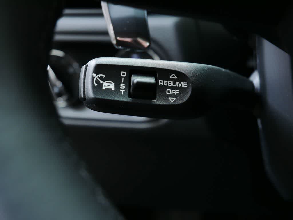 Thumbnail: 2026 Porsche Macan - 21