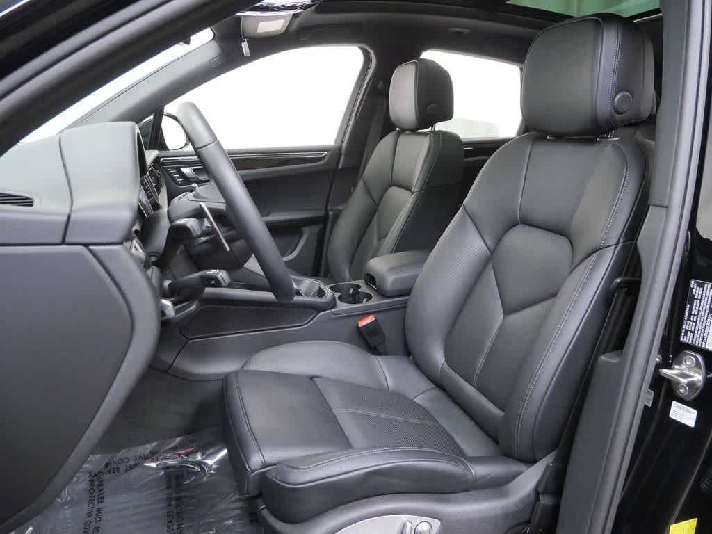Thumbnail: 2025 Porsche Macan - 5
