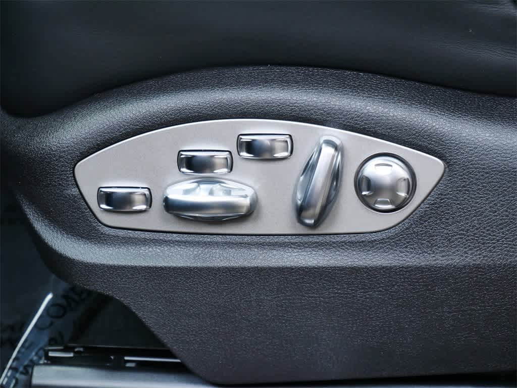 Thumbnail: 2026 Porsche Macan - 12