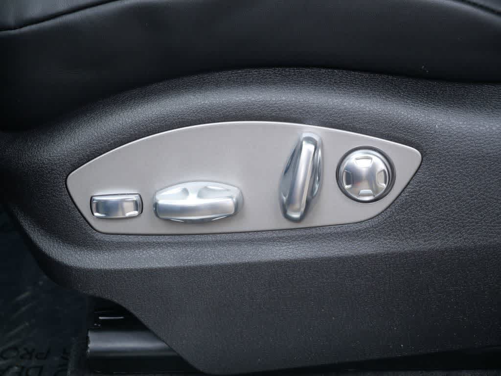 Thumbnail: 2026 Porsche Macan - 12