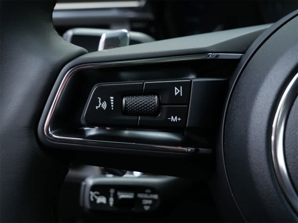 Thumbnail: 2026 Porsche Macan - 21