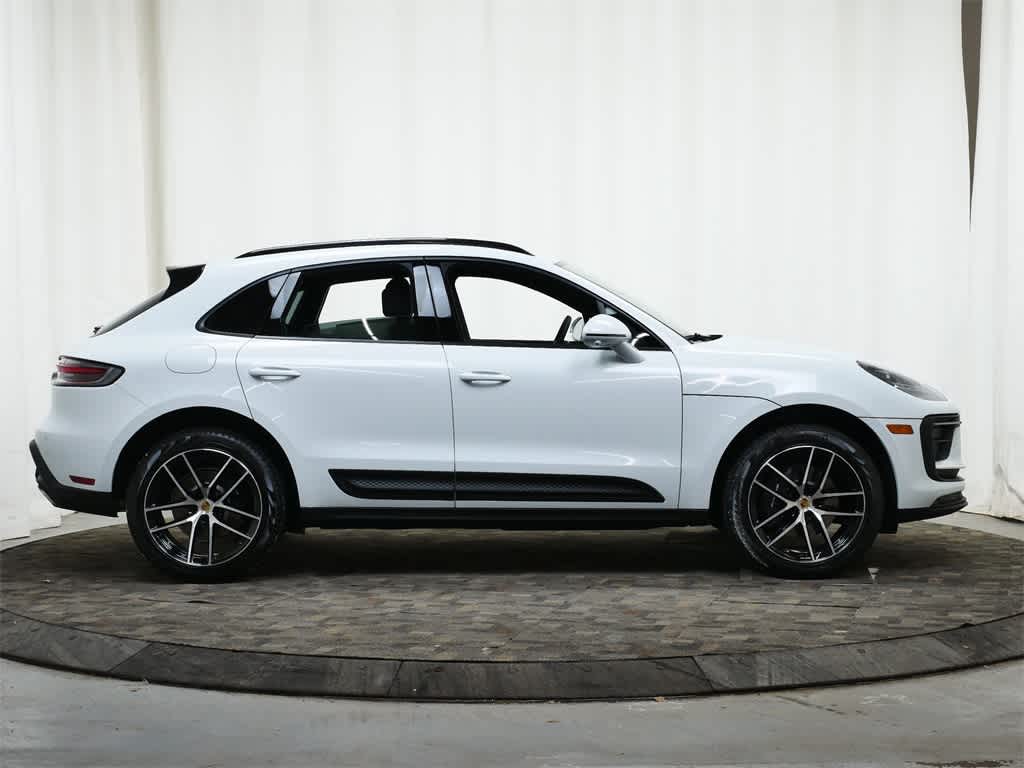 Thumbnail: 2026 Porsche Macan - 8