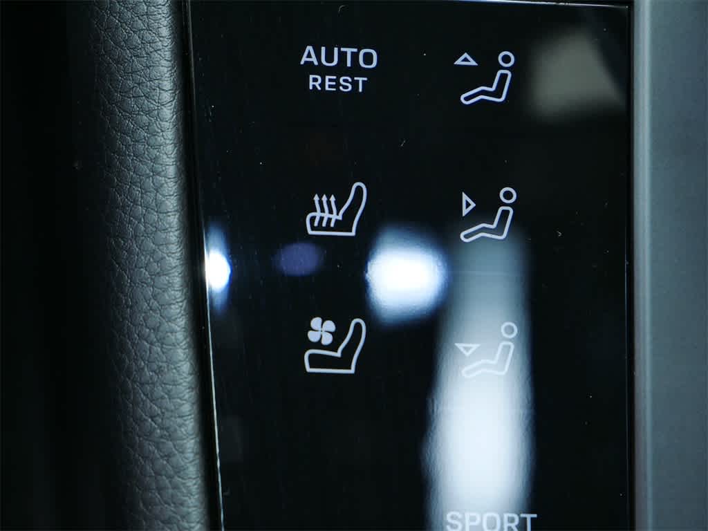 Thumbnail: 2026 Porsche Macan - 27