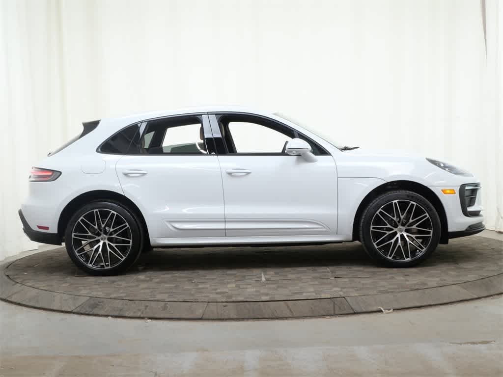 Thumbnail: 2026 Porsche Macan - 8