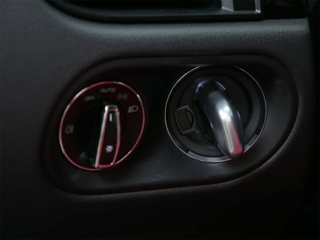 Thumbnail: 2025 Porsche Macan - 18