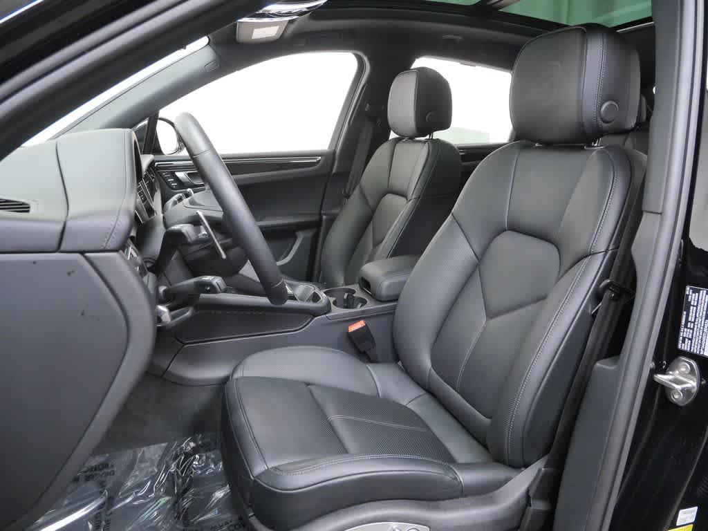 Thumbnail: 2026 Porsche Macan - 5