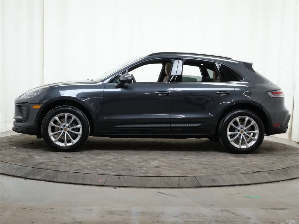 Thumbnail: 2026 Porsche Macan - 2