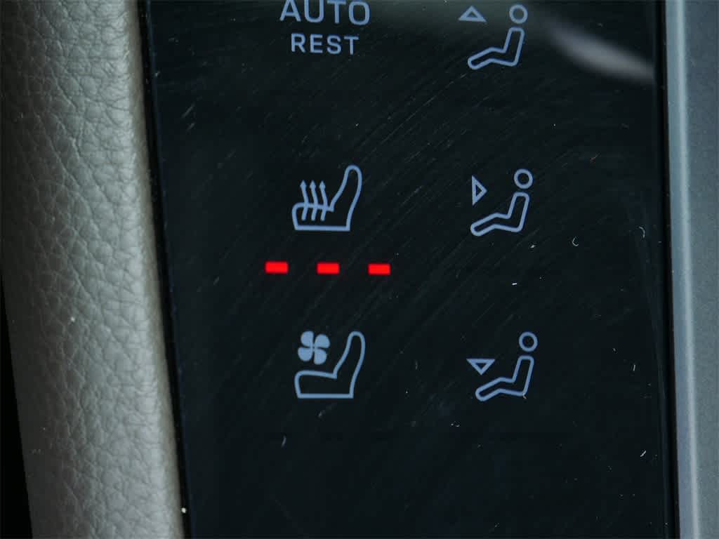 Thumbnail: 2024 Porsche Macan - 27