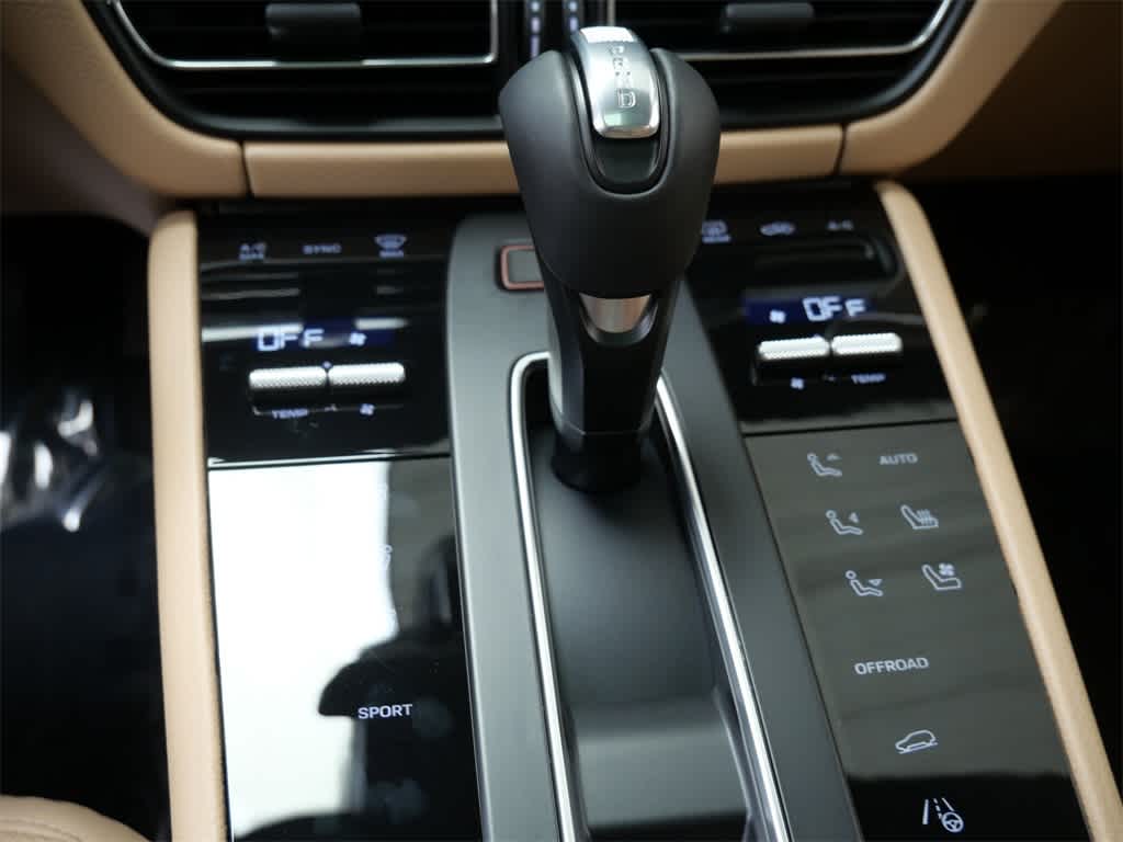 Thumbnail: 2026 Porsche Macan - 24