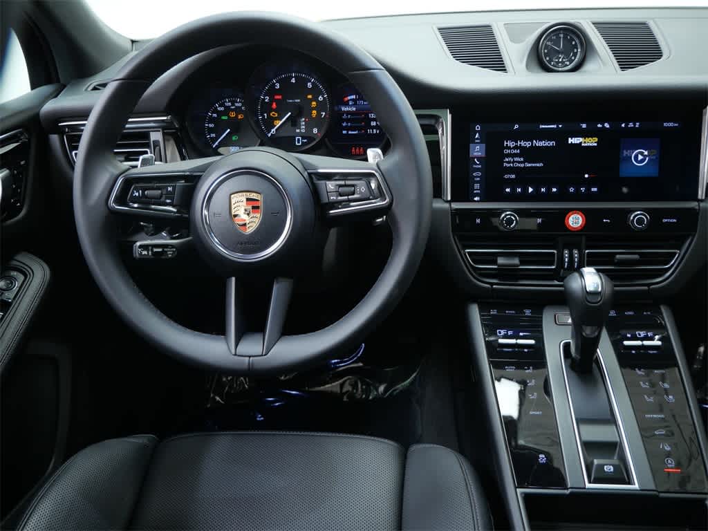 Thumbnail: 2025 Porsche Macan - 16